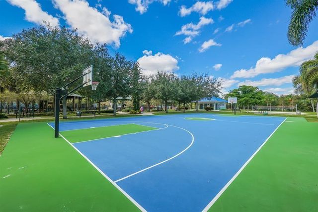 605 Oaks Drive 907, Pompano Beach, FL 33069