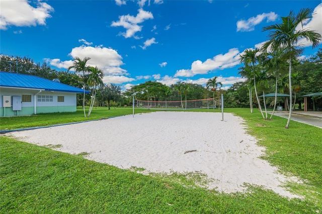 605 Oaks Drive 907, Pompano Beach, FL 33069
