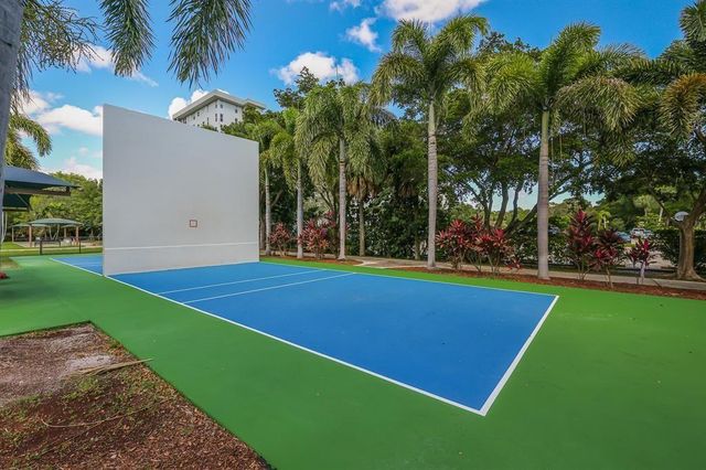 605 Oaks Drive 907, Pompano Beach, FL 33069
