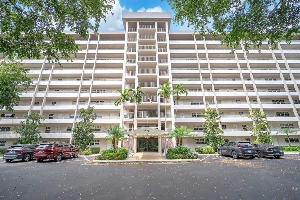 605 Oaks Drive 907, Pompano Beach, FL 33069