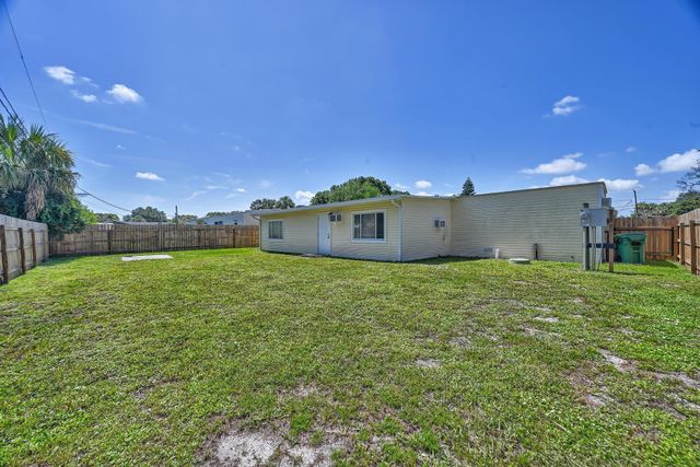 5204 Deanna Lane, Fort Pierce, FL 34946