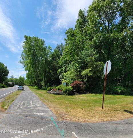 4 Towline Lane, Clifton Park, NY 12065