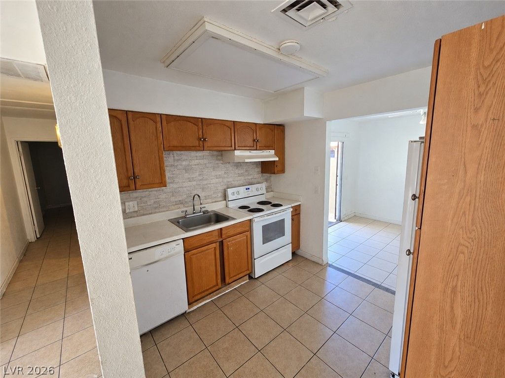 3984 Torsby Place, Las Vegas, NV 89119 — photo 4