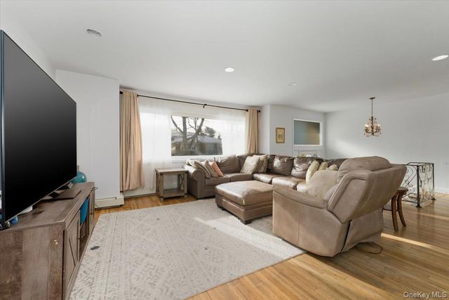 847 Oliver Avenue, North Woodmere, NY 11581