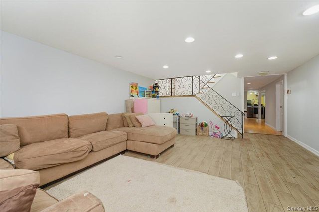 847 Oliver Avenue, North Woodmere, NY 11581