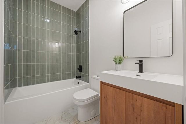 7633 W 148th Terrace, Overland Park, KS 66223