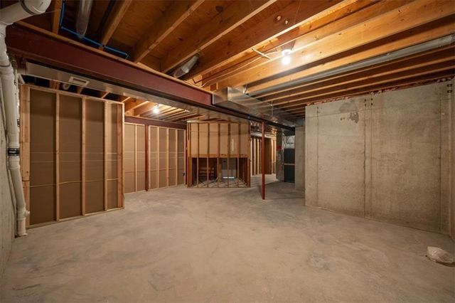 7633 W 148th Terrace, Overland Park, KS 66223