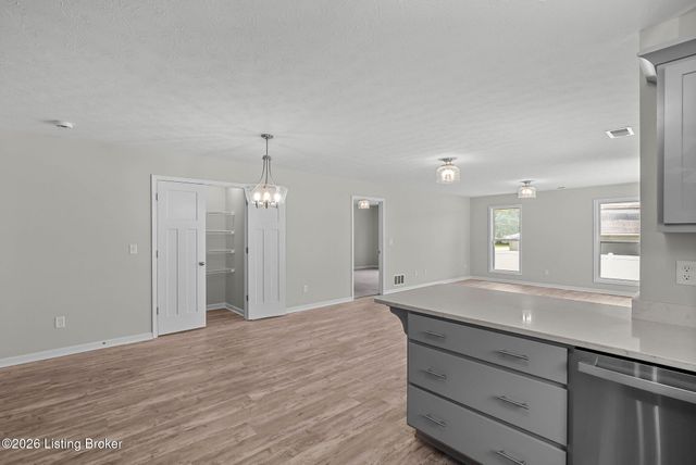 510 Eagle Pointe Dr, Louisville, KY 40214