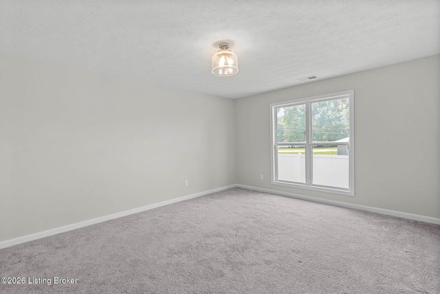 510 Eagle Pointe Dr, Louisville, KY 40214