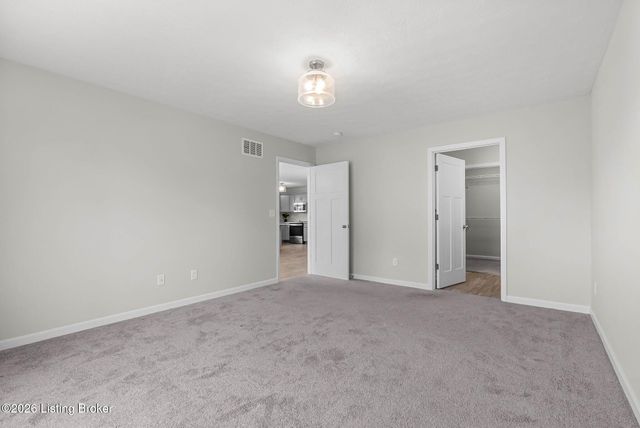 510 Eagle Pointe Dr, Louisville, KY 40214