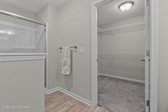 510 Eagle Pointe Dr, Louisville, KY 40214