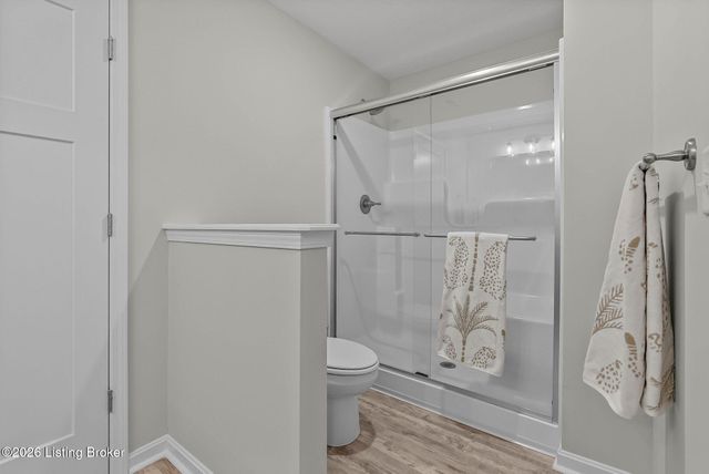510 Eagle Pointe Dr, Louisville, KY 40214