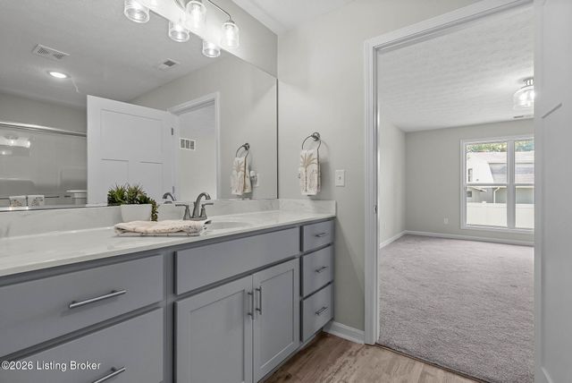 510 Eagle Pointe Dr, Louisville, KY 40214