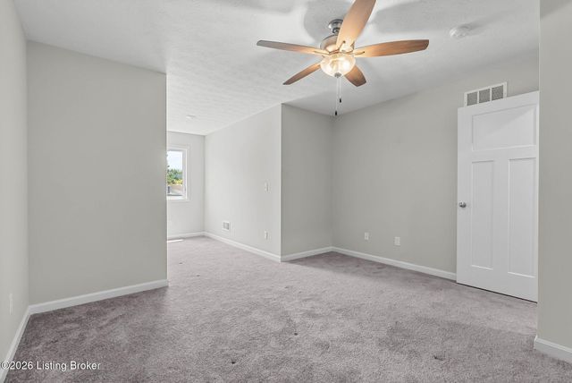 510 Eagle Pointe Dr, Louisville, KY 40214