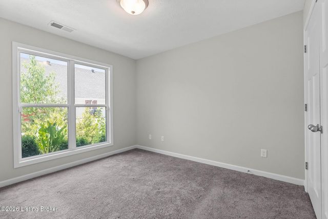 510 Eagle Pointe Dr, Louisville, KY 40214
