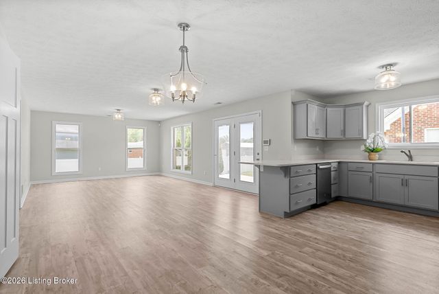 510 Eagle Pointe Dr, Louisville, KY 40214
