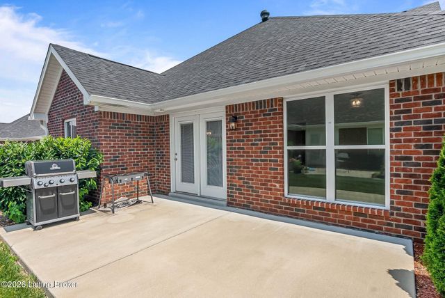 510 Eagle Pointe Dr, Louisville, KY 40214