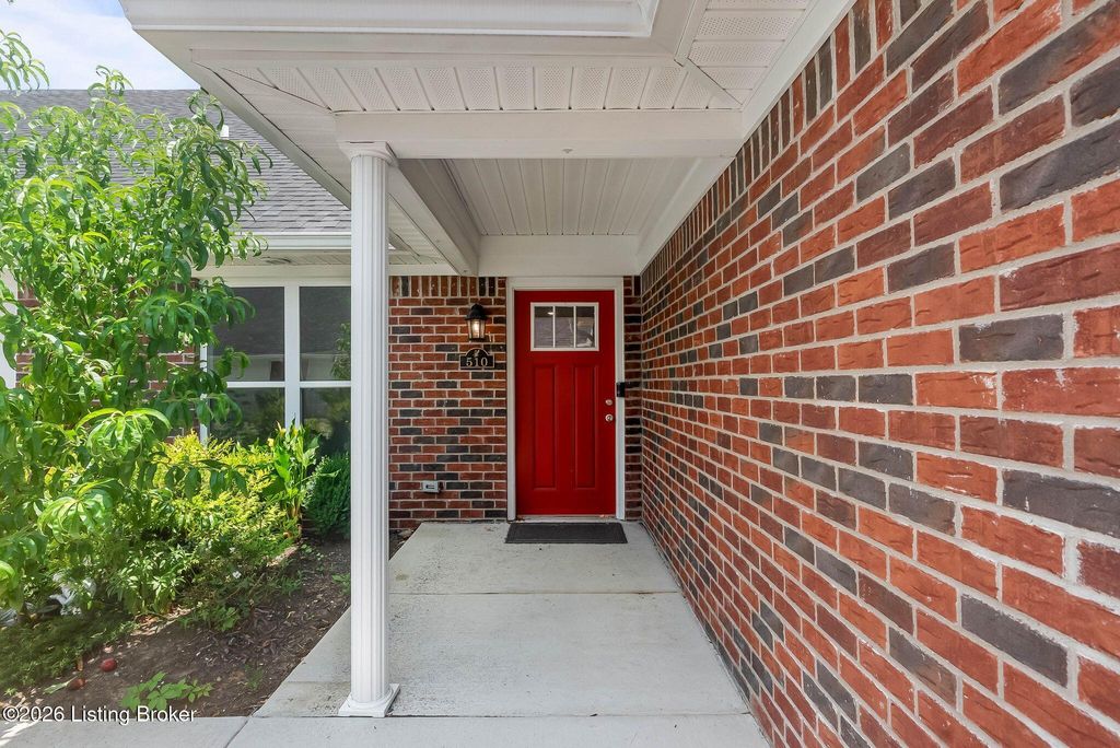 510 Eagle Pointe Dr, Louisville, KY 40214