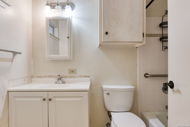 215 W Mistletoe, San Antonio, TX 78212