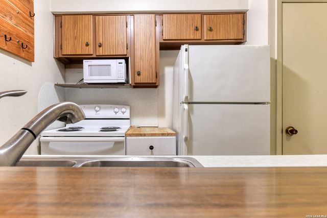 215 W Mistletoe, San Antonio, TX 78212