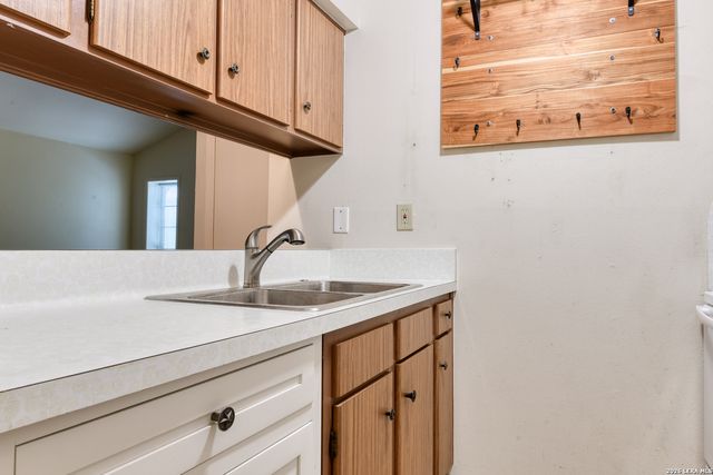 215 W Mistletoe, San Antonio, TX 78212