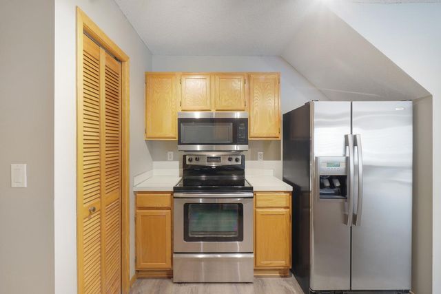 2230 Ranchview Lane N 96, Plymouth, MN 55447