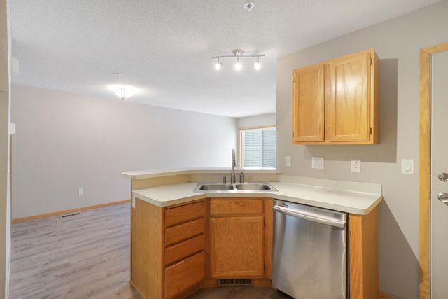 2230 Ranchview Lane N 96, Plymouth, MN 55447