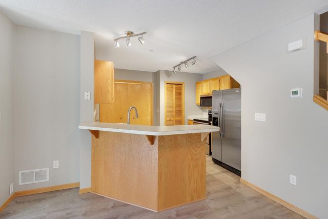 2230 Ranchview Lane N 96, Plymouth, MN 55447