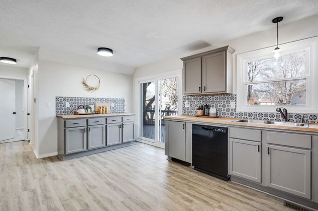 1410 Meeker Ct, Rose Hill, KS 67133