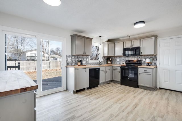 1410 Meeker Ct, Rose Hill, KS 67133