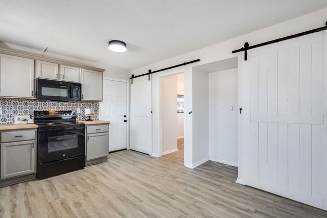 1410 Meeker Ct, Rose Hill, KS 67133