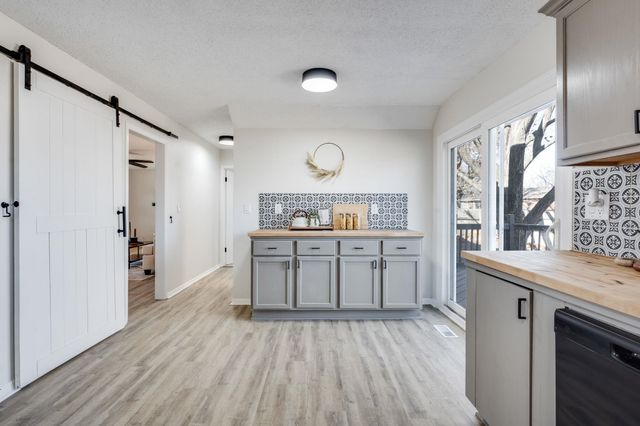 1410 Meeker Ct, Rose Hill, KS 67133