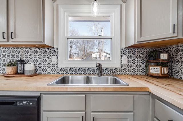 1410 Meeker Ct, Rose Hill, KS 67133