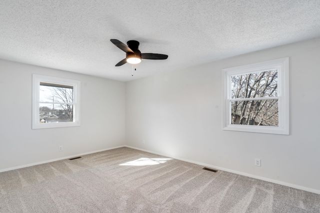 1410 Meeker Ct, Rose Hill, KS 67133