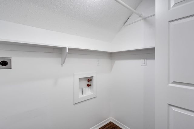 1410 Meeker Ct, Rose Hill, KS 67133