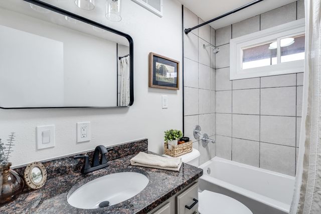 1410 Meeker Ct, Rose Hill, KS 67133