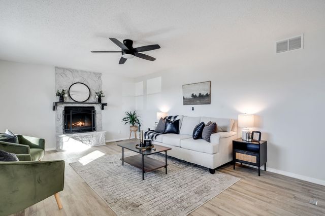 1410 Meeker Ct, Rose Hill, KS 67133