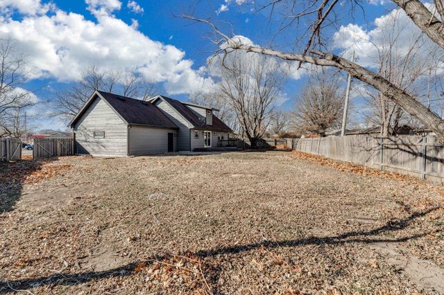 1410 Meeker Ct, Rose Hill, KS 67133