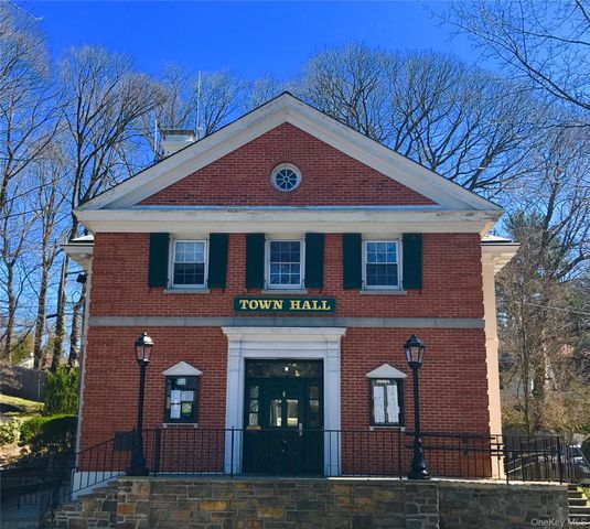 4810 Boston Post Road 4E, Pelham, NY 10803