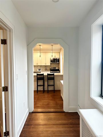 4810 Boston Post Road 4E, Pelham, NY 10803