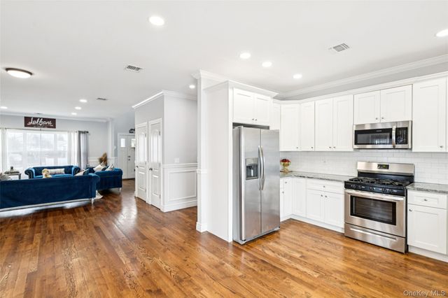 2162 Seamans Neck Road, Seaford, NY 11783