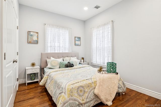 2162 Seamans Neck Road, Seaford, NY 11783