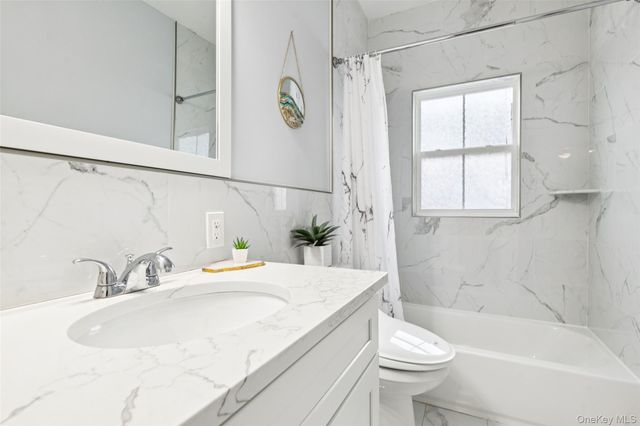 2162 Seamans Neck Road, Seaford, NY 11783