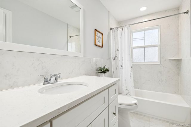 2162 Seamans Neck Road, Seaford, NY 11783