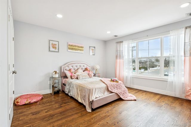 2162 Seamans Neck Road, Seaford, NY 11783