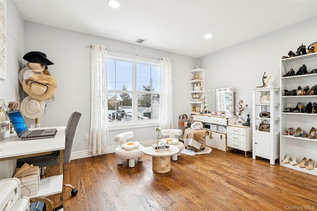 2162 Seamans Neck Road, Seaford, NY 11783