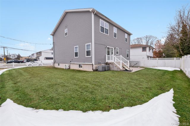 2162 Seamans Neck Road, Seaford, NY 11783