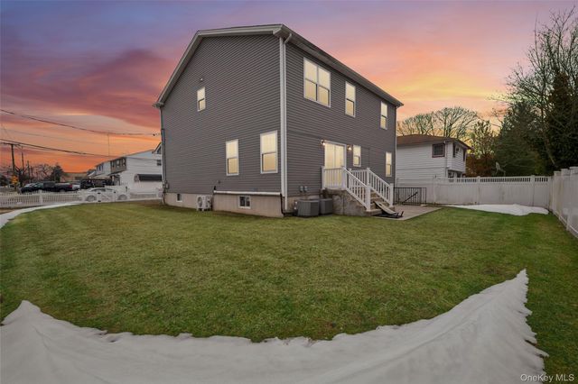 2162 Seamans Neck Road, Seaford, NY 11783