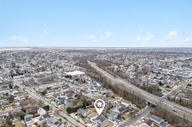 2162 Seamans Neck Road, Seaford, NY 11783