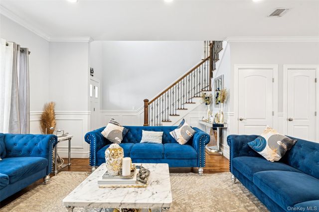 2162 Seamans Neck Road, Seaford, NY 11783